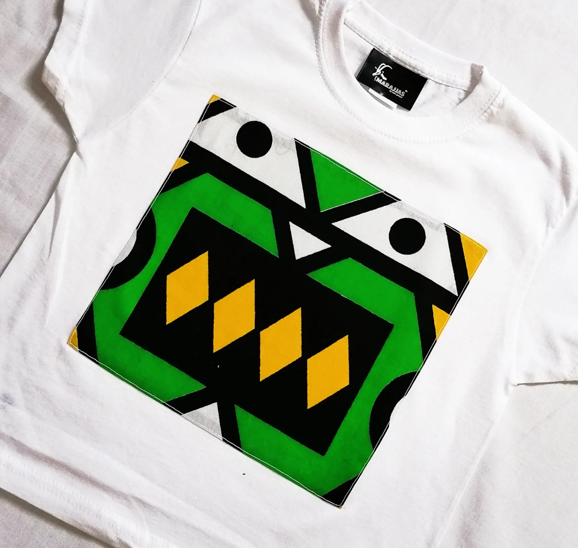 T-shirt in white with green Samakaka